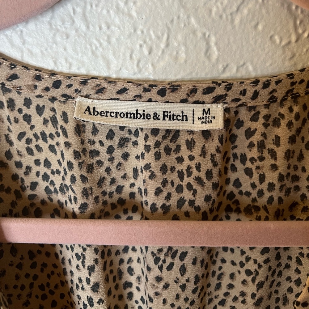 Abercrombie Leopard Print plunge Neck Blouse - Picture 2 of 3
